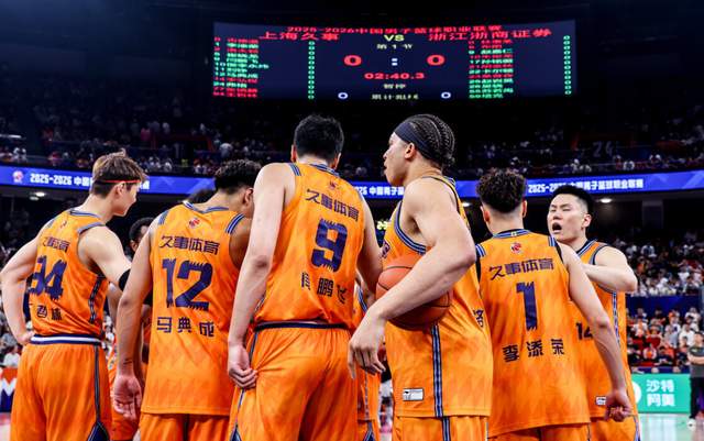 华体会体育-记者：费内巴切仍在和曼城谈阿克转会费，预计700万+150万镑